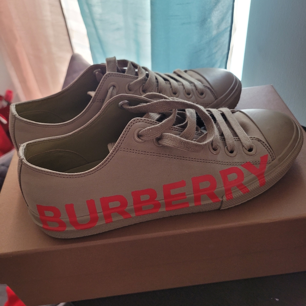 Shoes - Picture 2 of 7